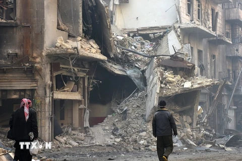 Cảnh đổ nát sau những đợt không kích ở thị trấn al-Bab ngày 18/1. (Nguồn: AFP/TTXVN)