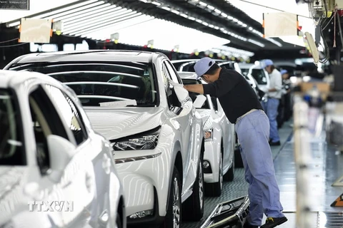 Dây chuyền sản xuất ôtô Toyota tại nhà máy Miyata ở Miyawaka, tỉnh Fukuoka, Nhật Bản ngày 8/8/2014. (Nguồn: AFP/TTXVN)