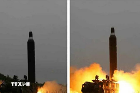 Một vụ phóng tên lửa tầm trung Musudan của Triều Tiên được tiến hành ở thành phố miền tây Wonsan dưới sự chứng kiến của nhà lãnh đạo Triều Tiên Kim Jong-un, ngày 23/6/2016. (Nguồn: Yonhap/TTXVN)