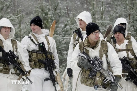 Binh sỹ Mỹ tham gia cuộc tập trận ở căn cứ Adazi, Latvia ngày 26/1. (Nguồn: EPA/TTXVN)