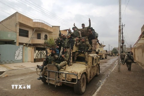 Các binh sỹ Iraq sau khi giành quyền kiểm soát Arabi, phía bắc Mosul ngày 22/1. (Nguồn: AFP/TTXVN)