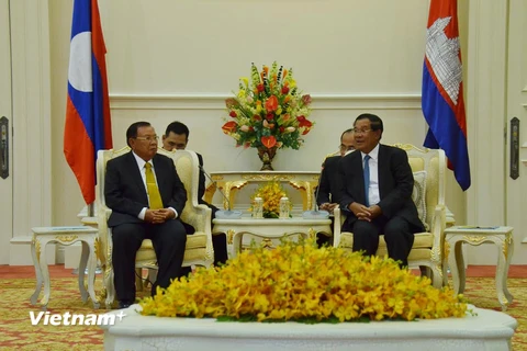 Chủ tịch nước Lào tại buổi hội đàm với Thủ tướng Campuchia. (Nguồn: Cơ quan thường trú TTXVN tại Campuchia)