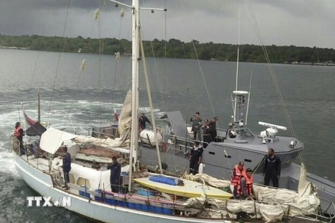 Chiếc du thuyền bị tấn công được tìm thấy tại vùng biển Sulu, miền nam Philippines ngày 7/11. (Nguồn: AP/TTXVN)