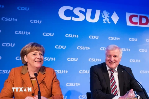 Thủ tướng Đức Angela Merkel (trái) và Lãnh đạo đảng Liên minh Xã hội Cơ đốc giáo (CSU) Horst Seehofer tại một hội nghị ở Munich ngày 6/2. (Nguồn: EPA/TTXVN)