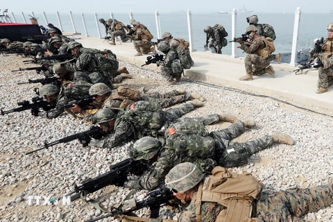 Quân đội Hàn Quốc và Mỹ tham gia cuộc tập trận chung ở Incheon, phía tây thủ đô Seoul ngày 8/9/2016. (Nguồn: Yonhap/TTXVN)