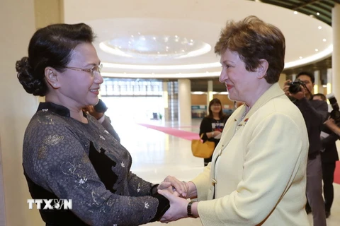 Chủ tịch Quốc hội Nguyễn Thị Kim Ngân tiếp bà Kristalina Georgieva, Tổng Giám đốc điều hành Ngân hàng Thế giới (WB) đang thăm và làm việc tại Việt Nam. (Ảnh: Trọng Đức/TTXVN)