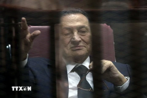 Cựu Tổng thống Ai Cập Hosni Mubarak tại phiên tòa xét xử ông ở Cairo ngày 29/4/2015. (Nguồn: EPA/TTXVN)