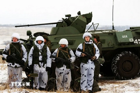 Binh sĩ Nga tham gia một cuộc diễn tập trong bộ quân trang Ratnik. (Nguồn: Sputnik/AFP/TTXVN)