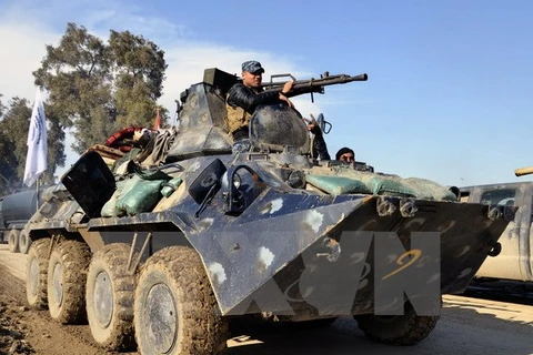 Lực lượng cảnh sát Iraq trong chiến dịch chống IS ở phía tây thành phố Mosul ngày 5/3 vừa qua. (Ảnh: EPA/TTXVN)