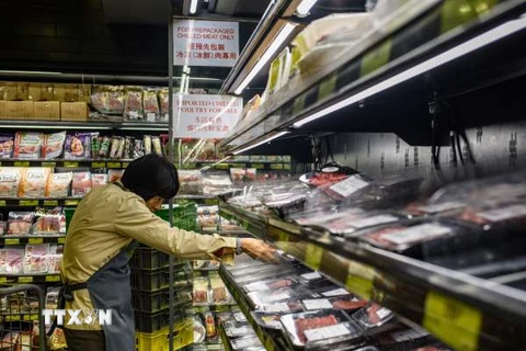 Thịt đóng gói được bày bán tại siêu thị ở Hong Kong, Trung Quốc ngày 21/3. (Nguồn: AFP/TTXVN)