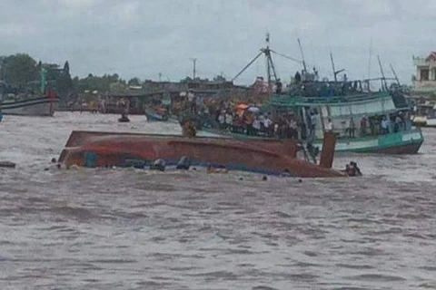 Hình ảnh chiếc tàu bị chìm.Ảnh người dân cung cấp. (Nguồn: Facebook Thông tin chính phủ) 