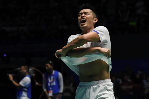 Lin Dan ăn mừng chiến thắng sau khi hạ gục Lee Chong Wei ngay trên đất Malaysia tại giải Malaysia mở rộng 2017. (Nguồn: AFP)