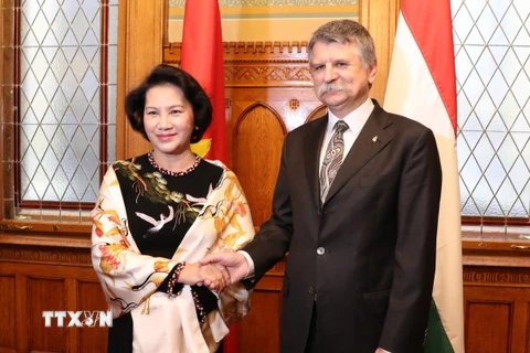 Chủ tịch Quốc hội Nguyễn Thị Kim Ngân và Chủ tịch Quốc hội Hungari Kover Laszlo. (Ảnh: Trọng Đức/TTXVN)