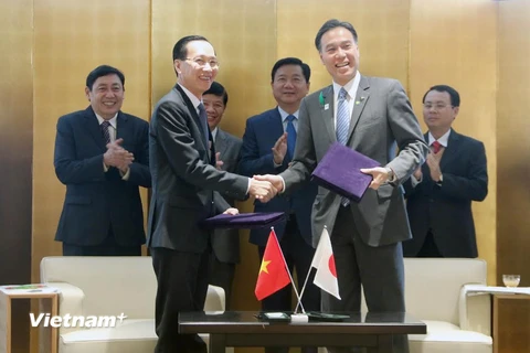 Ký kết hợp tác giữa UBND Thành phố Hồ Chí Minh và Chính quyền tỉnh Nagano. (Ảnh: Tiến Lực/Vietnam+)