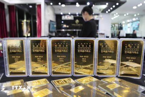 Các thỏi vàng trưng bày tại sàn giao dịch vàng ở Seoul, Hàn Quốc. (Nguồn: EPA/TTXVN)