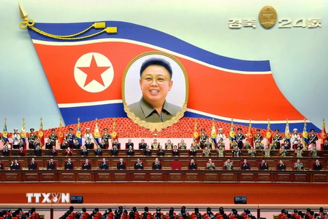 Lễ míttinh nhân kỷ niệm 24 năm ngày cố Chủ tịch Kim Jong-il được bầu làm Chủ tịch Ủy ban Quốc phòng Nhà nước Triều Tiên tại thủ đô Bình Nhưỡng ngày 8/4. (Nguồn: YONHAP/TTXVN)
