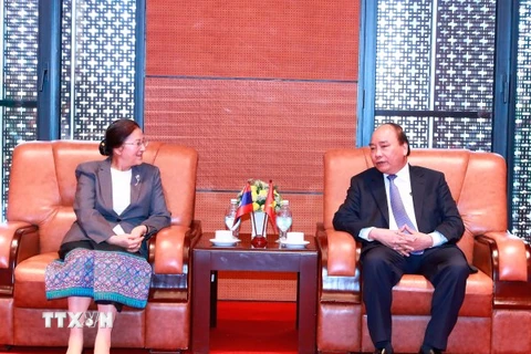 Thủ tướng Nguyễn Xuân Phúc tiếp Chủ tịch Quốc hội Lào Pany Yathotou. (Ảnh: Thống Nhất/TTXVN)