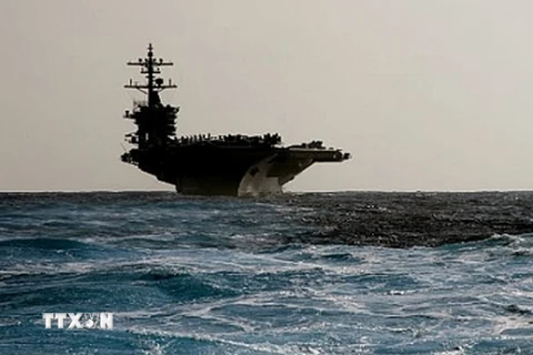 Tàu sân bay chạy bằng năng lượng hạt nhân USS Carl Vinson di chuyển tới bán đảo Triều Tiên sau cuộc tập trận với Australia ngày 19/4. (Nguồn: YONHAP/TTXVN)