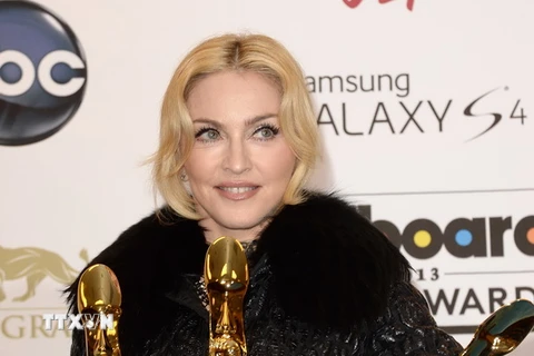 Ca sỹ Madonna đã được tặng Giải Nghệ sĩ Biểu diễn Hàng đầu trong lễ trao Giải thưởng Âm nhạc Billboard 2013 diễn ra ở Grand Garden Arena thuộc Las Vegas, Nevada( Mỹ) ngày 19/5. (Nguồn: AFP/TTXVN)