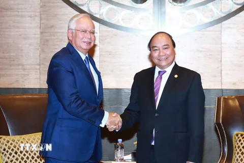 Thủ tướng Nguyễn Xuân Phúc gặp Thủ tướng Malaysia Mohd Najib bin Abdul Razak. (Ảnh: Thống Nhất/TTXVN)