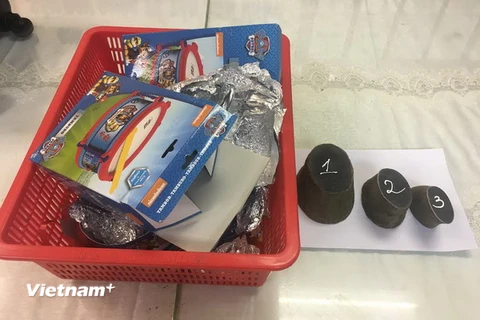 Tang vật bi phát hiện tại sân bay quốc tế Tân Sơn Nhất. (Ảnh: Hoàng Hải/Vietnam+) 