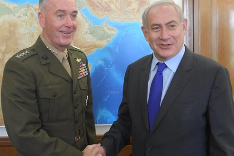 Thủ tướng Israel Benjamin Netanyahu​ và Chủ tịch Hội đồng tham mưu trưởng liên quân Mỹ, tướng Joseph F. Dunford​ tại Jerusalem. (Nguồn: israelnationalnews.com)