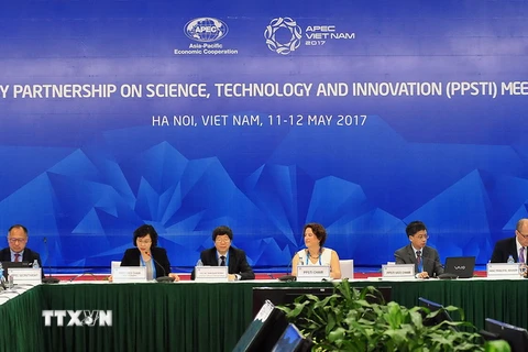 Đoàn chủ tịch cuộc họp Đối tác chính sách về khoa học công nghệ sáng tạo. (Ảnh: Nguyễn Khang/TTXVN)