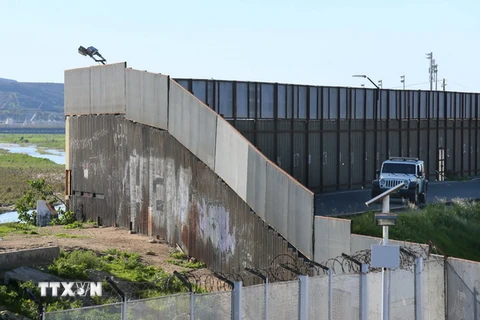 Bức tường biên giới Mỹ- Mexico tại San Ysidro, California, Mỹ ngày 25/1. (Nguồn: AFP/TTXVN)