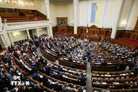 Toàn cảnh phiên họp Quốc hội Ukraine tại Kiev ngày 14/4. (Nguồn: EPA/TTXVN)