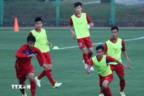 Đội tuyển U20 Việt Nam tập buổi đầu tiên vào ngày 18/5 ở Trung tâm bóng đá Cheonan thuộc thành phố Cheonan (Hàn Quốc). (Ảnh: Nguyễn Đức/TTXVN)
