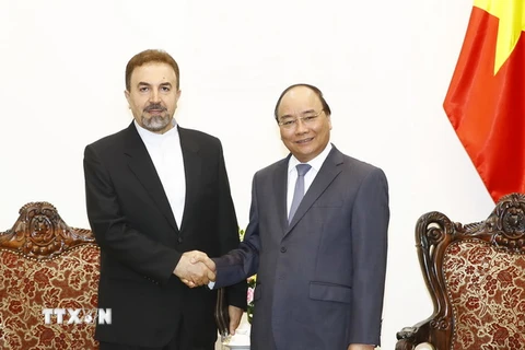 Thủ tướng Nguyễn Xuân Phúc tiếp Đại sứ Cộng hòa Hồi giáo Iran tại Việt Nam Saleh Abidi. (Ảnh: Thống Nhất/TTXVN)