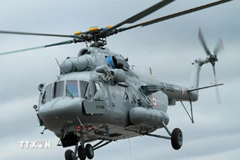 Máy bay trực thăng vận tải quân sự Mi-17V5 trình diễn trong cuộc triển lãm máy bay Ấn Độ hồi tháng 2/2013. Ảnh minh họa. (Nguồn: Airforce Technology/TTXVN)