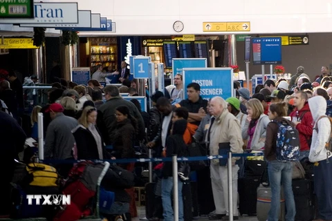 Hành khách chờ làm thủ tục tại Sân bay quốc tế Baltimore Washington tại Baltimore, bang Maryland (Mỹ). (Nguồn: AFP/TTXVN)