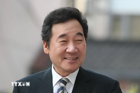 Thủ tướng Hàn Quốc mới được bổ nhiệm Lee Nak-yon trả lời báo giới sau cuộc họp tại Seoul ngày 18/5. (Nguồn: Yonhap/TTXVN)