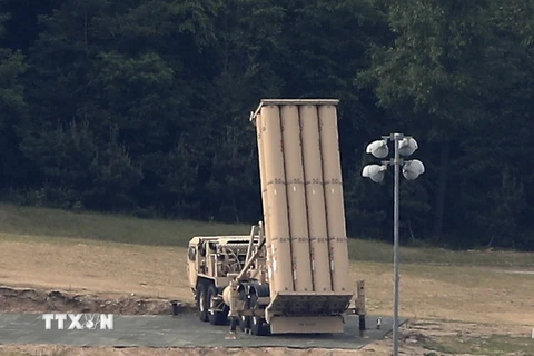 Hệ thống phòng thủ tên lửa tầm cao giai đoạn cuối (THAAD) của Mỹ được triển khai tại Seongju, Hàn Quốc ngày 30/5. (Nguồn: EPA/TTXVN)