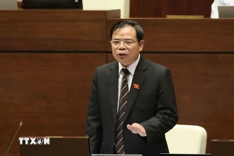 Bộ trưởng Bộ Nông nghiệp và Phát triển Nông thôn Nguyễn Xuân Cường trả lời chất vấn của Đại biểu Quốc hội. (Ảnh: Phương Hoa/TTXVN)