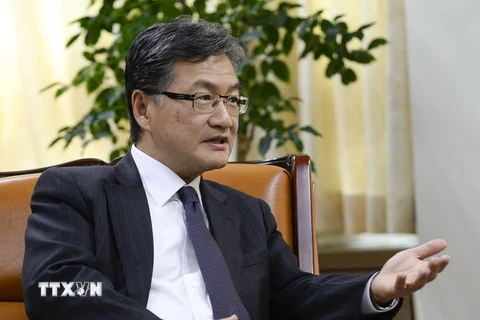 Ông Joseph Yun trong cuộc gặp với đại diện đặc biệt của Hàn Quốc về các vấn đề hòa bình và an ninh trên Bán đảo Triều Tiên Kim Hong Kyun tại Seoul ngày 22/3. (Nguồn: EPA/TTXVN)