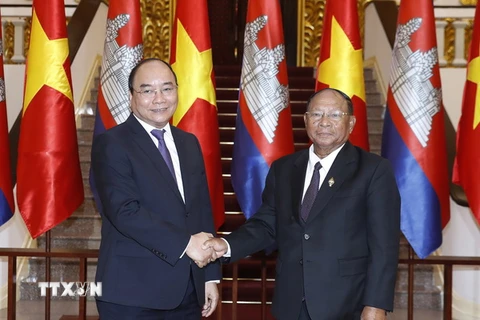 Thủ tướng Nguyễn Xuân Phúc tiếp Chủ tịch Quốc hội Vương quốc Campuchia Samdech Heng Samrin đang thăm hữu nghị chính thức Việt Nam. (Ảnh: Thống Nhất/TTXVN)