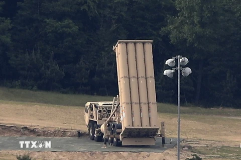 Hệ thống phòng thủ tên lửa tầm cao giai đoạn cuối (THAAD) của Mỹ được triển khai tại Seongju, Hàn Quốc ngày 30/5. (Nguồn: EPA/TTXVN)