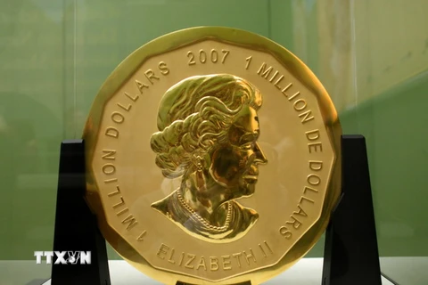 Đồng tiền vàng "Big Maple Leaf" được trưng bày tại Bảo tàng Bode ở Berlin, Đức. (Nguồn: AFP/TTXVN)