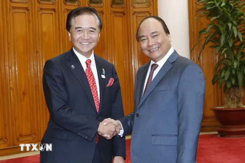 Thủ tướng Nguyễn Xuân Phúc tiếp ông Yuji Kuroiwa, Thống đốc tỉnh Kanagawa (Nhật Bản) thăm và làm việc tại Việt Nam. (Ảnh: Doãn Tấn/TTXVN)