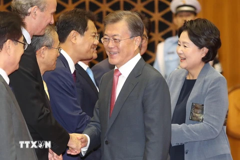 Tổng thống Hàn Quốc Moon Jae-in (giữa) tại thủ đô Seoul ngày 10/7. (Nguồn: Yonhap/TTXVN)