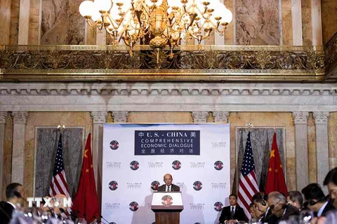 Bộ trưởng Thương mại Mỹ Wilbur Rossp hát biểu khai mạc Đối thoại kinh tế toàn diện Mỹ - Trung. (Nguồn: AFP/TTXVN)