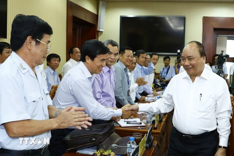 Thủ tướng Nguyễn Xuân Phúc làm việc với lãnh đạo chủ chốt tỉnh Bà Rịa-Vũng Tàu. (Ảnh: Thống Nhất/TTXVN)