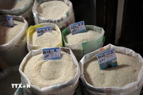 Gạo được bày bán ngoài chợ ở Thượng Hải. (Nguồn: AFP/TTXVN)