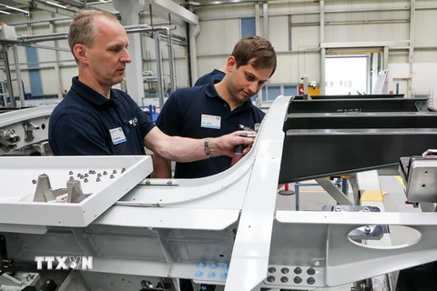  Bên trong một nhà máy sản xuất linh kiện máy bay của Airbus tại Varel, Đức ngày 8/6. (Nguồn: EPA/TTXVN)