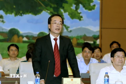 Bộ trưởng Bộ Xây dựng Phạm Hồng Hà trả lời chất vấn của các đại biểu. (Ảnh: Nguyễn Dân/TTXVN)