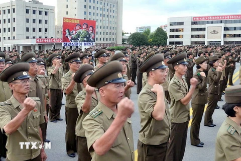 Binh sỹ Triều Tiên tham gia một cuộc mít tinh ở thủ đô Bình Nhưỡng ngày 10/8. (Nguồn: YONHAP/TTXVN)