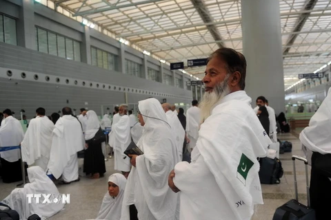 Các tín đồ Hồi giáo Pakistan tới Jeddah, Saudi Arabia ngày 24/7 để tham gia lễ hành hương Hajj. (Nguồn: AFP/TTXVN)