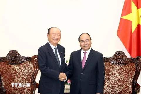 Thủ tướng Nguyễn Xuân Phúc tiếp ông Lee Dae Bong, Chủ tịch Tập đoàn Charmvit (Hàn Quốc). (Ảnh: Thống Nhất/TTXVN)